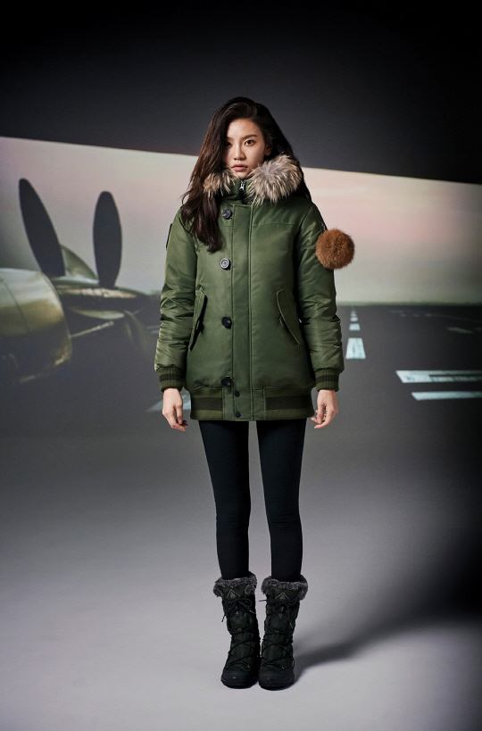 고스트 브라보 재킷을 착용한 K2 여성 모델 안다./사진제공=K2