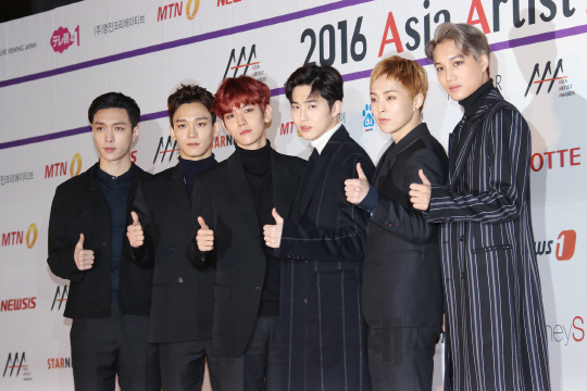 엑소가 16일 경희대학교 평화의 전당에서 열린 ‘2016 Asia Artist Awards’ 시상식에 참석했다.