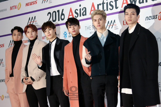 빅스가 16일 경희대학교 평화의 전당에서 열린 ‘2016 Asia Artist Awards’ 시상식에 참석했다.