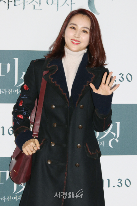 배우 한혜진이 21일 열린 영화 ‘미씽: 사라진 여자’ VIP 시사회에 참석해 포토타임을 갖고 있다.