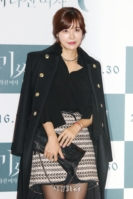 배우 유선이 21일 열린 영화 ‘미씽: 사라진 여자’ VIP 시사회에 참석해 포토타임을 갖고 있다.