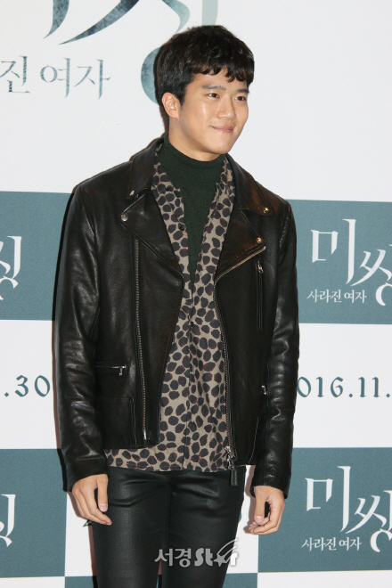배우 하석진이 21일 열린 영화 ‘미씽: 사라진 여자’ VIP 시사회에 참석해 포토타임을 갖고 있다.