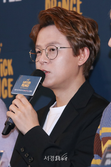 28일 오전 서울 마포구 CJ E&M CENTER에서 열린 온스타일 새 예능프로그램 ‘립스틱 프린스’ 제작발표회에서 토니안이 인사말을 하고 있다.