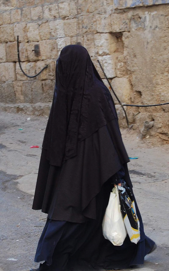 부르카를 착용한 여성/위키피디아