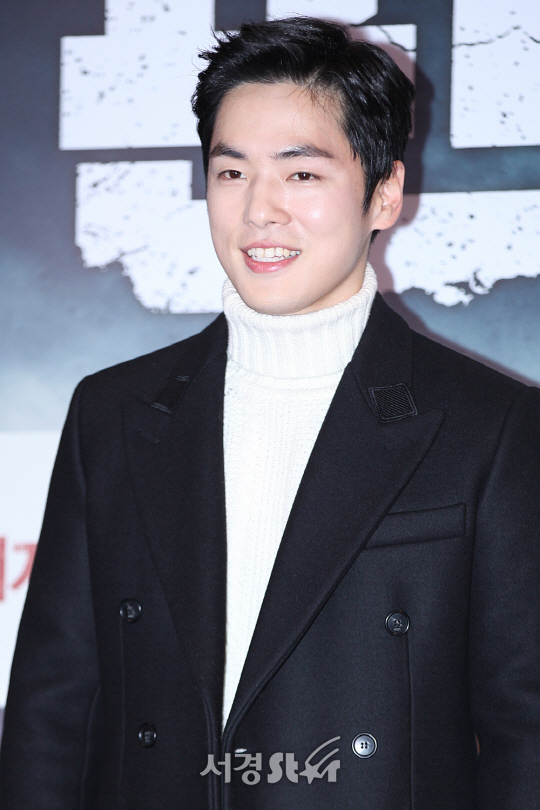 /30일 오후 서울 강남구 삼성동 메가박스 코엑스에서 열린 영화 ‘판도라’ VIP시사회에서 배우 김정현이 포토타임을 갖고있다.