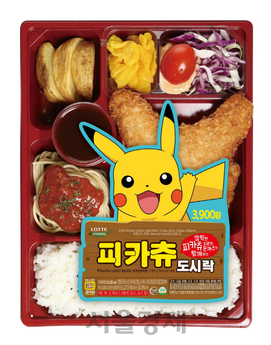 세븐일레븐 피카츄 도시락 이미지(3,900원). 세븐일레븐은 포켓몬코리아와 라이선스 계약을 맺고 포켓몬 인기 캐릭터를 활용한 ‘피카츄 도시락(3900원)’을 판매한다고 1일 밝혔다. 세븐일레븐 피카츄 도시락은 피카츄 캐릭터 모양의 돈까스와 스파게티, 샐러드, 감자튀김 등으로 구성되어 있다. /사진제공=세븐일레븐