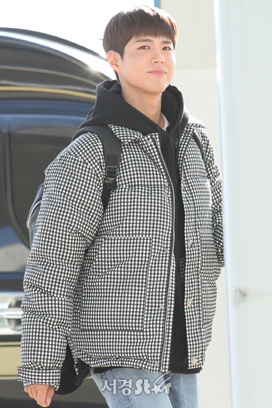 /1일 오전 배우 박보검이 홍콩 아시아 월드 엑스포에서 열리는 ‘2016 MAMA(Mnet Asian Music Awards 엠넷 아시안 뮤직 어워드)’에 참석하고자 인천국제공항을 통해 출국하고 있다.
