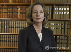 유리천장 깬 고교중퇴생…호주 첫 여성 대법원장 됐다