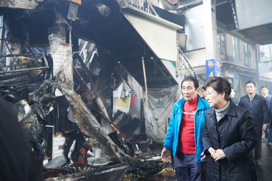 朴대통령 '대구 서문시장 지원 방안 조속히 마련'