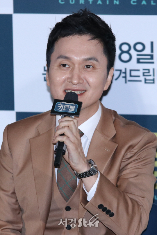 배우 장현성이 영화 ‘커튼콜’ 언론시사회에 참석해 인사말을 하고 있다.