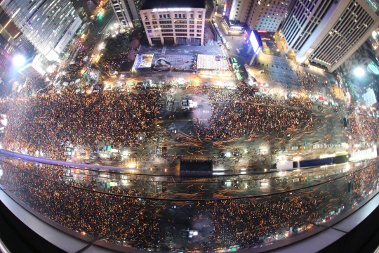 3일  박근혜 대통령의 하야를 요구하는 제6차 민중총궐기 대회가 서울 광화문 일대에서 열리고 있다./사진공동취재단
