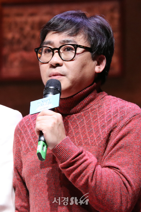 변희석 음악감독이 6일 열린 뮤지컬 ‘스토리오브마이라이프’ 프레스콜에서 인사말을 하고 있다.