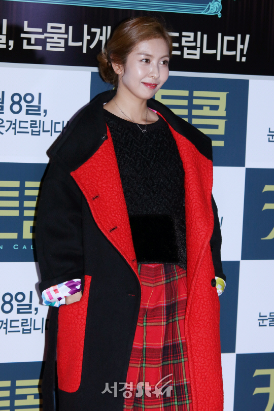 배우 김혜나가 6일 열린 영화 ‘커튼콜’ VIP 시사회에 참석해 포토타임을 갖고 있다.