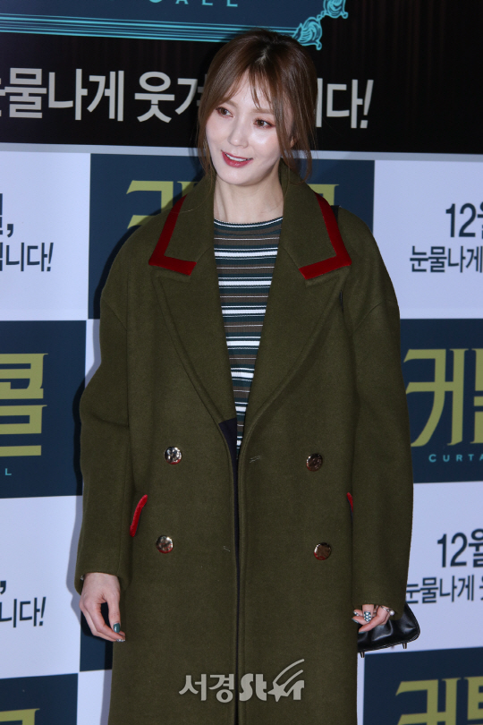방송인 안혜경이 6일 열린 영화 ‘커튼콜’ VIP 시사회에 참석해 포토타임을 갖고 있다.