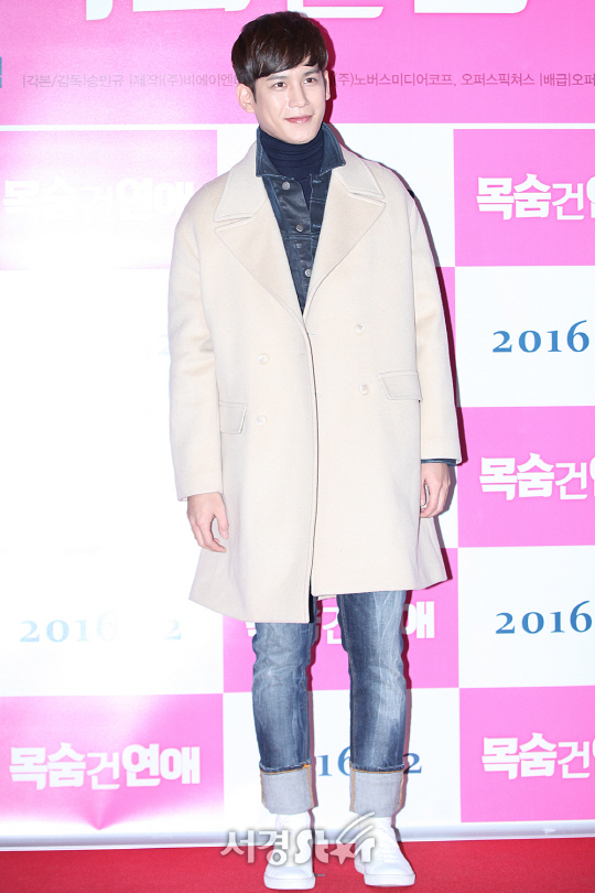 /8일 오후 서울 성동구 행당동 왕십리 CGV에서 열린 영화 ’목숨 건 연애‘ VIP시사회에서 배우 박기웅이 포토타임을 갖고있다.