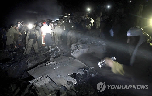 파키스탄서 여객기 추락, 탑승자 48명 전원 사망…원인 조사 중