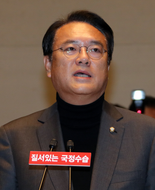정진석도 '국민들, 친박지도부 인정 안해' 일침