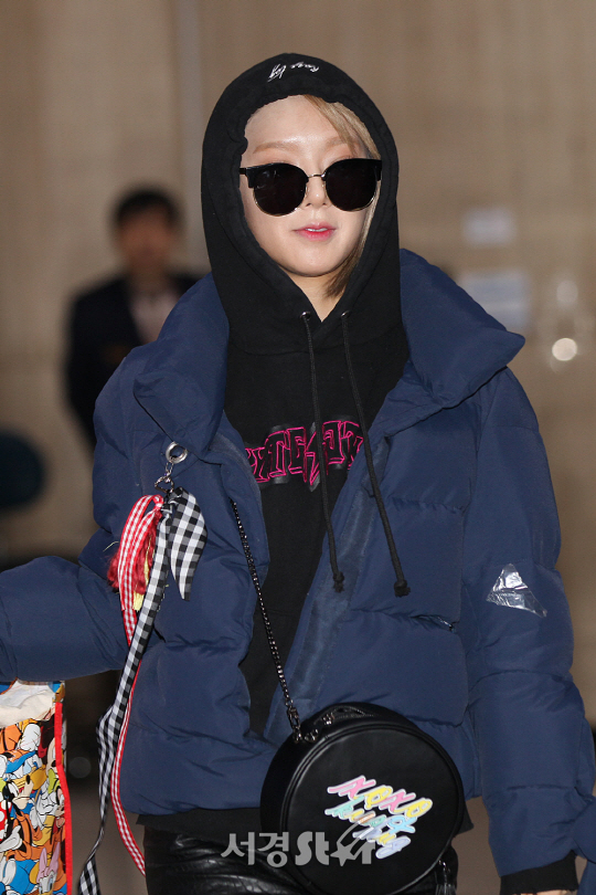 /12일 오후 일본 도쿄에서 FNC콘서트를 마친 AOA 멤버인 초아가 김포공항을 통해 입국하고 있다.