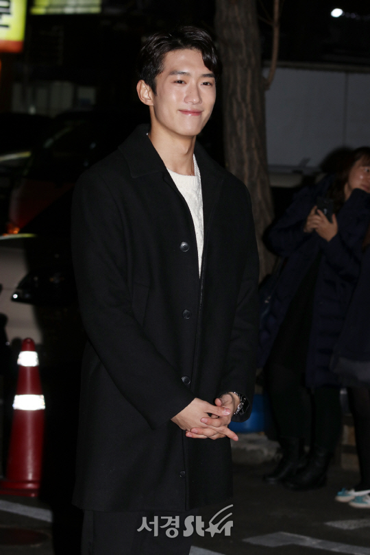 배우 정지환이 13일 열린 KBS 2TV 월화드라마 ‘우리 집에 사는 남자’ 종방연에 참석하고 있다.