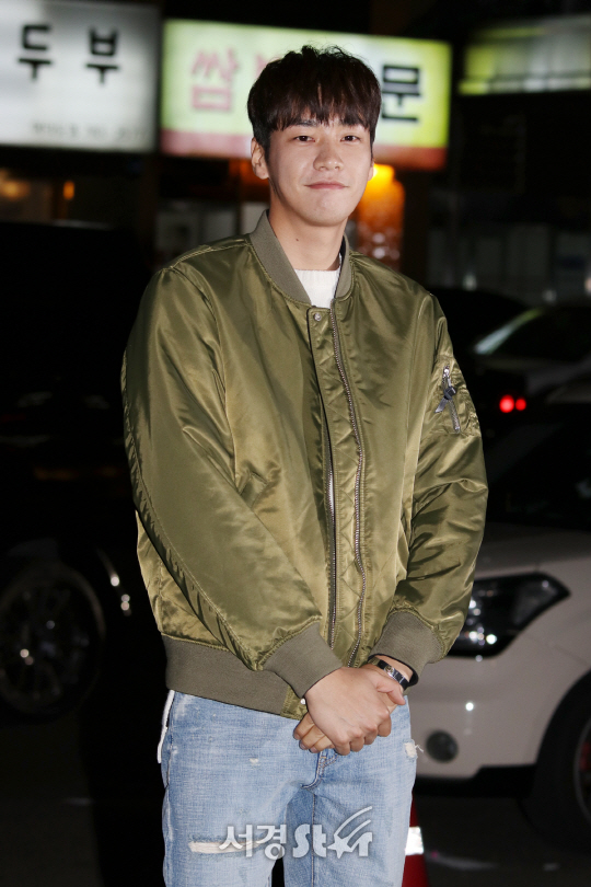 배우 김영광이 13일 열린 KBS 2TV 월화드라마 ‘우리 집에 사는 남자’ 종방연에 참석하고 있다.