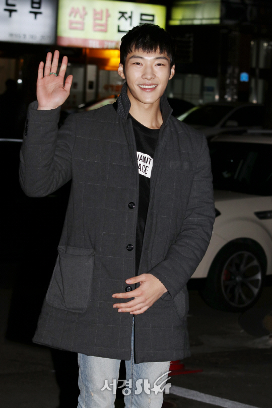배우 우도환이 13일 열린 KBS 2TV 월화드라마 ‘우리 집에 사는 남자’ 종방연에 참석하고 있다.