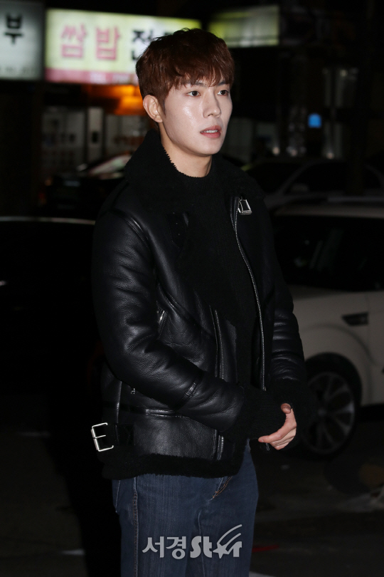 배우 이강민이 13일 열린 KBS 2TV 월화드라마 ‘우리 집에 사는 남자’ 종방연에 참석하고 있다.