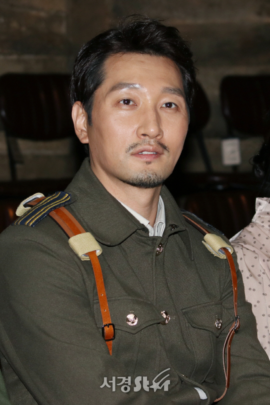 배우 이석준이 13일 열린 연극 ‘벙커 트릴로지’ 프레스콜에 참석했다.