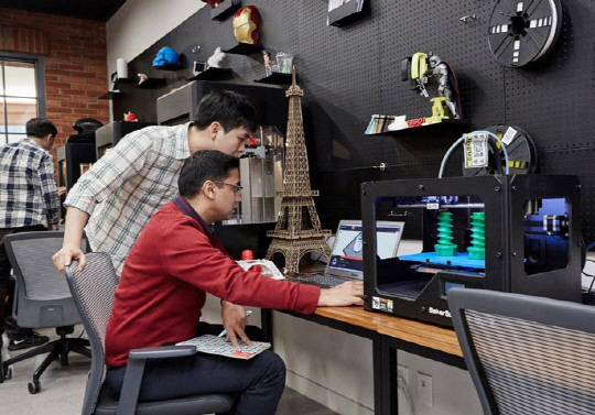 수원 디지털시티 내 센트럴파크에 위치한 삼성전자 임직원 휴게공간과 C랩 모습. 삼성전자는 2013년부터 사내 창의 아이디어 육성 프로그램인 C랩을 운영하고 있다.