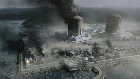 영화 ‘판도라’의 한장면. 한별 1호기가 냉각계통 이상으로 인한 과열로 수소 폭발이 발생해 아수라장이 됐다.