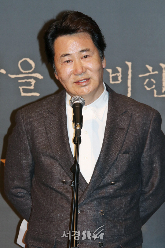 한국방송연기자협회 유동근 이사장이 15일 열린 이순재 연기인생 60주년 축하모임 및 기념 공연에 참석했다.