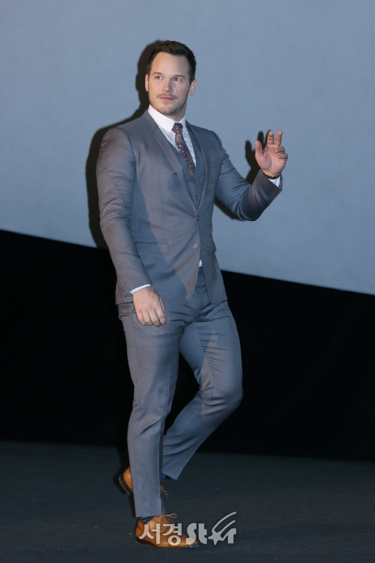 배우 크리스 프랫이 16일 열린 영화 ‘패신저스’ 내한 기자회견에 참석하고 있다.