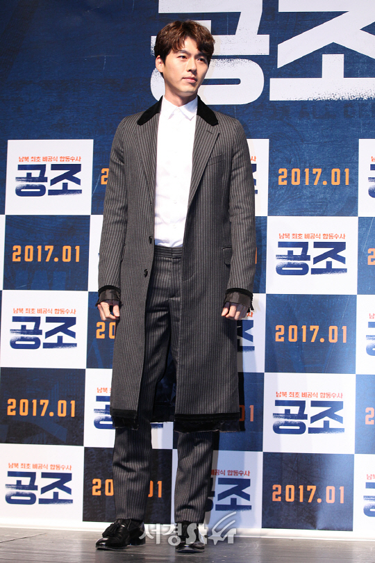 /16일 오전 11시 서울 압구정동 압구정 CGV에서 열린 영화 ’공조‘ 제작보고회에 배우 현빈이 포토타임을 갖고있다.