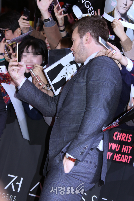 배우 크리스 프랫이 16일 열린 영화 ‘패신저스’ 내한 레드카펫 행사에 참석했다.