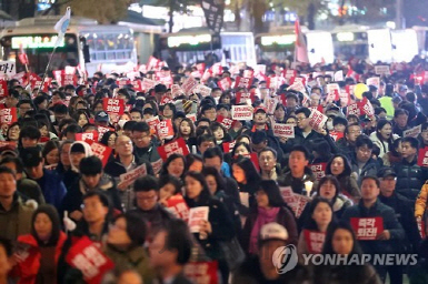 부산에서 열린 촛불집회의 모습. /부산=연합뉴스