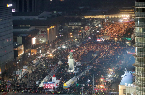 [8차 촛불집회] 전국 77만 촛불…“헌재, 조속한 탄핵 인용”