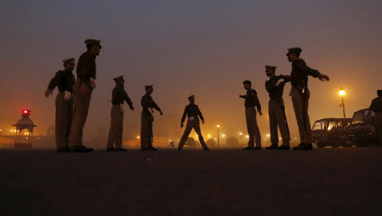 인도 경찰관들/사진=HRW홈페이지