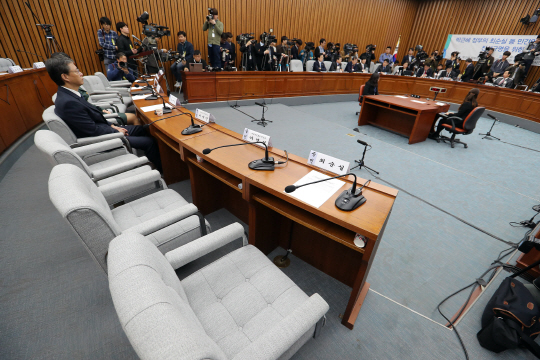 22일 오전 국회에서 최순실 국정농단 국정조사 5차 청문회가 열리고 있다. /연합뉴스