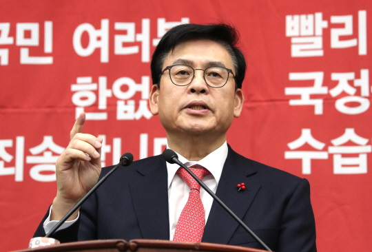 '개혁' 선언한 정우택, '나만큼 반 총장과 가까운 사람 없다' 영입에 자신