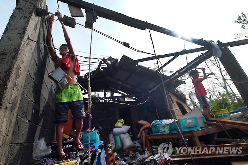 성탄절 필리핀을 강타한 태풍 ‘녹텐’/EPA=연합뉴스