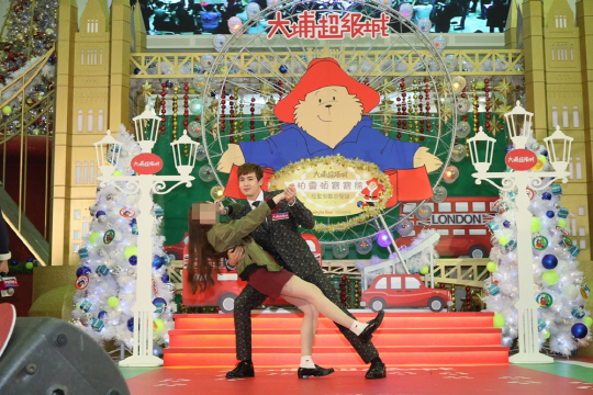 닉쿤, 홍콩 크리스마스 자선 행사 참여...팬들의 신청 폭주로 '따뜻한 성탄절'
