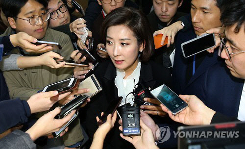 ‘탈당 보류 선언’ 나경원, 김성태 의원에 울면서 전화한 이유는?