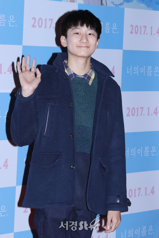 배우 유재상이 28일 열린 영화 ‘너의 이름은.’ VIP 시사회에 참석해 포토타임을 갖고 있다.