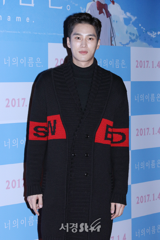 배우 안보현이 28일 열린 영화 ‘너의 이름은.’ VIP 시사회에 참석해 포토타임을 갖고 있다.