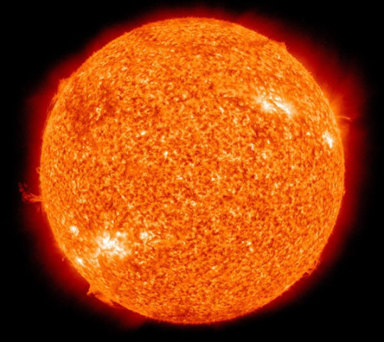 태양은 45억년 간 자연 상태에서 수소의 핵융합 반응으로 엄청난 에너지를 방출했다. 앞으로 50억년간 수소 핵융합을 지속 하며 우리에게 에너지를 줄 수 있다.