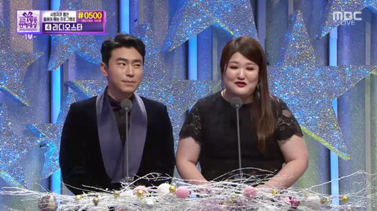 MBC ‘2016 MBC 방송연예대상’ 이시언 이국주 / 사진 = MBC ‘2016 MBC 방송연예대상’ 방송화면 캡처
