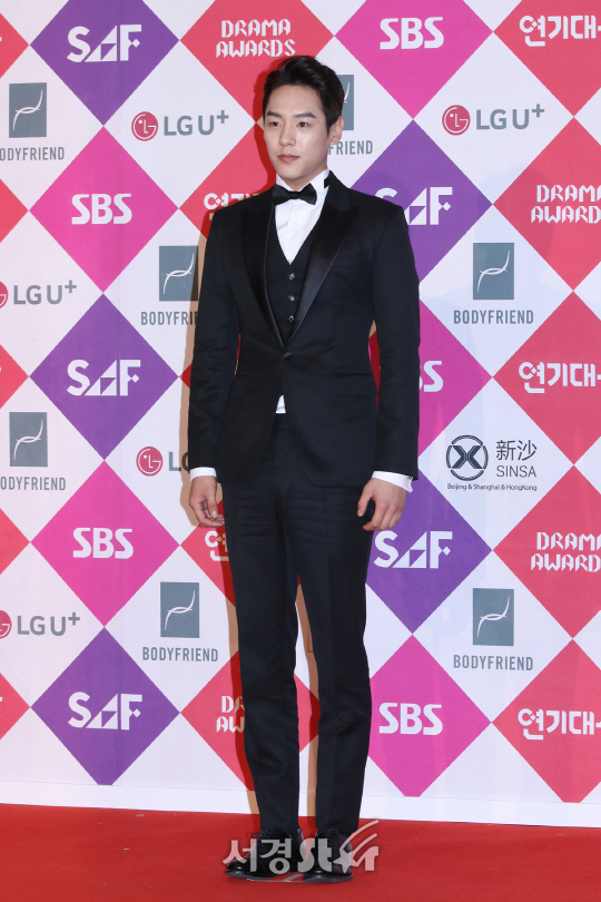 배우 곽시양이 31일 열린 2016 SAF SBS 연기대상에 참석해 포즈를 취하고 있다.