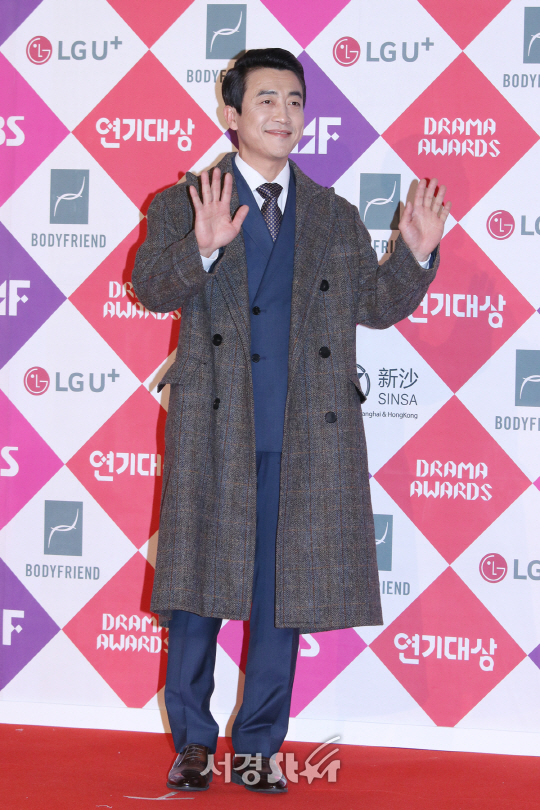 배우 장혁진이 31일 열린 2016 SAF SBS 연기대상에 참석해 포즈를 취하고 있다.