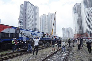 코레일 부산일반차량기지에서 영화 ‘부산행’의 촬영이 진행되고 있다. 지난해 개봉한 이 영화는  1,150만명의 관객을 끌어모았다. /사진제공=NEW