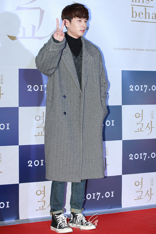 /3일 오후 서울 행당동 왕십리 CGV에서 열린 영화 ‘여교사’ VIP시사회에서 배우 지윤호가 포토타임을 갖고 있다.