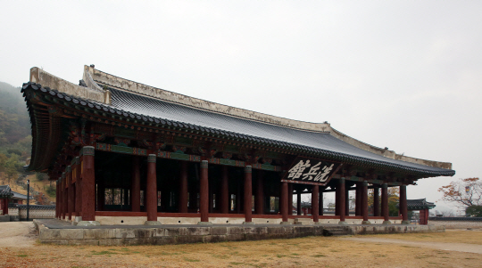 통영 삼도수군통제영에 있는 ‘세병관’. 400년이 넘는 건물로 국내 최대 목조건물 중에 하나다.